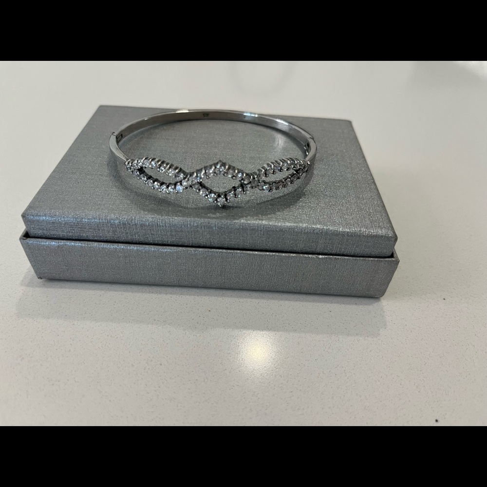 Genuine silver bangle bracelet with crystals